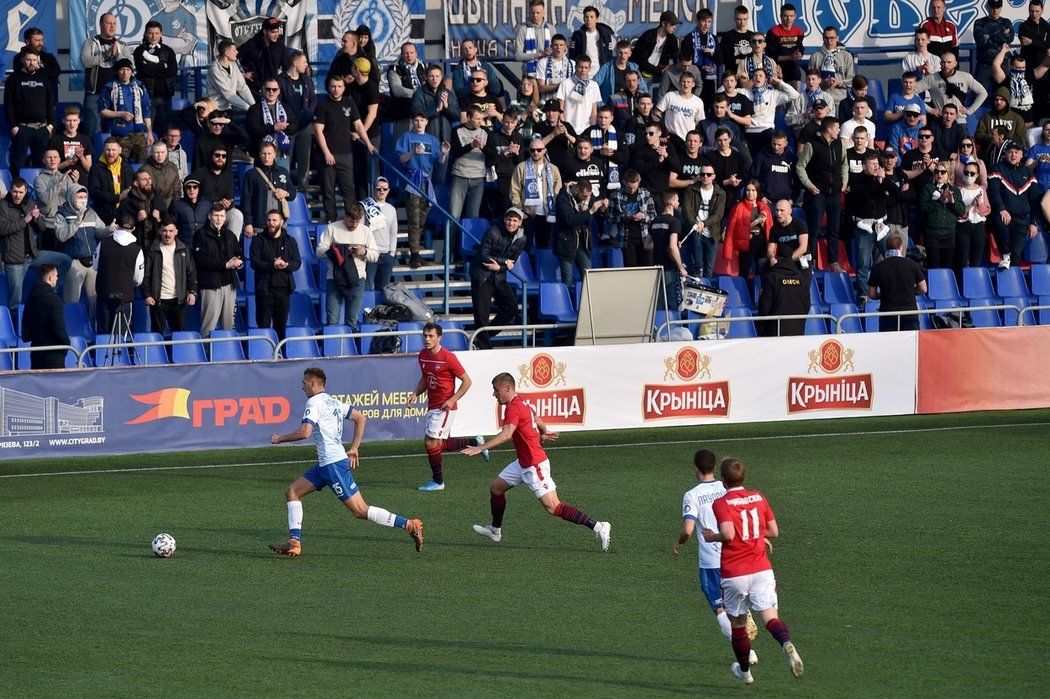 Minské derby sledoval zaplněný stadion