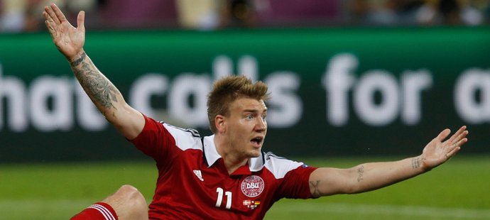 Dánsku bude v úvodním zápase kvalifikace na MS s Českem chybět kanonýr Nicklas Bendtner