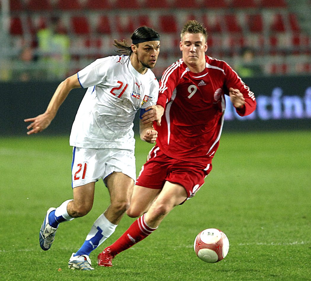 Fotbalový útočník Niklas Bendtner si před lety zahrál v národním týmu i proti české reprezentaci