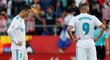 Útočníci Realu Madrid Cristiano Ronaldo a Karim Benzema v utkání španělské ligy