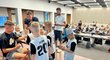Olomouckou fotbalovou školu v&nbsp;neděli navštívili reprezentanti, sto dětí v&nbsp;prostorném sálu NH hotelu nadšeně vítalo Adama Hložka a Davida Zimu