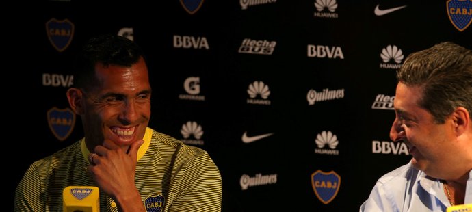 Carlos Tévez při tiskové konferenci