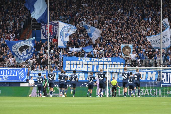 Zákaz skákání na tribuně! Německý klub chce předejít „efektu trampolíny“ Zákaz skákání na tribuně! Německý klub chce předejít „efektu trampolíny“