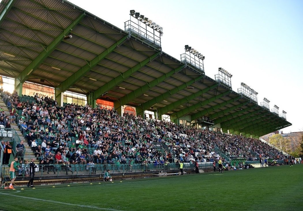 Hlavní tribuna v Ďolíčku z přelomu 60. a 70. let