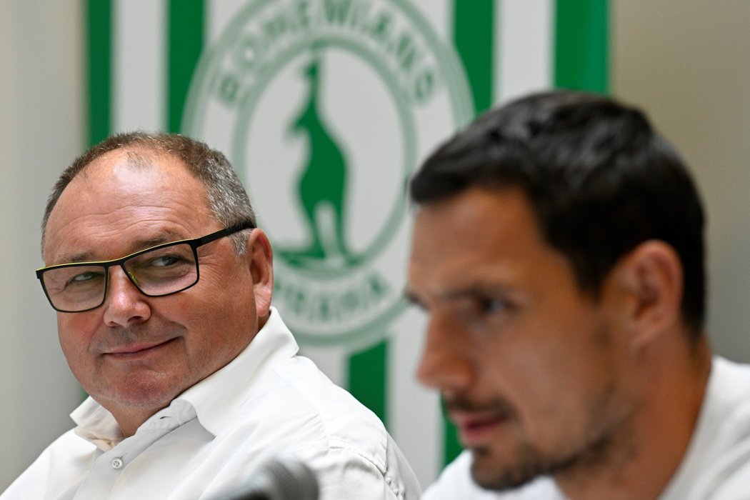 Předseda představenstva Dariusz Jakubowicz a záložník Josef Jindřišek při tiskové konferenci Bohemians