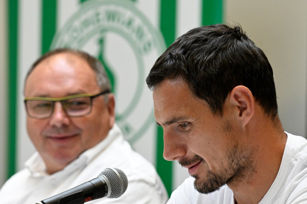 Předseda představenstva Dariusz Jakubowicz a záložník Josef Jindřišek při tiskové konferenci Bohemians