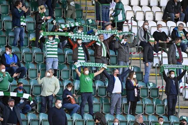 Fanoušci v Ďolíčku během utkání Bohemians s Libercem