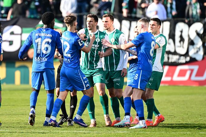 Válka v Ďolíčku. Fotbal hrát nešlo. Kováč: Kvalita týmů se zvedla, ale trávníky… Válka v Ďolíčku. Fotbal hrát nešlo. Kováč: Kvalita týmů se zvedla, ale trávníky…