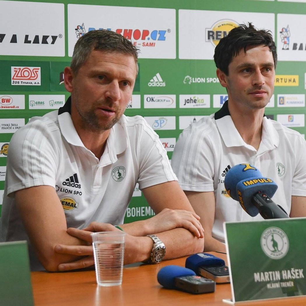 Martin Hašek (vlevo) a Kamil Vacek (vpravo) během tiskové konference před začátkem jarní fáze ligy