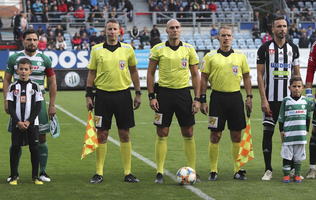 Hlavní rozhodčí Ondřej Ginzel řídil podle Bohemians zápas v Budějovicích tendenčně