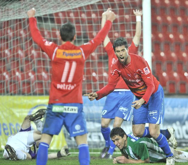 Plzenští oslavují vyrovnání, branka ale neplatila Plzenští oslavují vyrovnání, branka ale neplatila