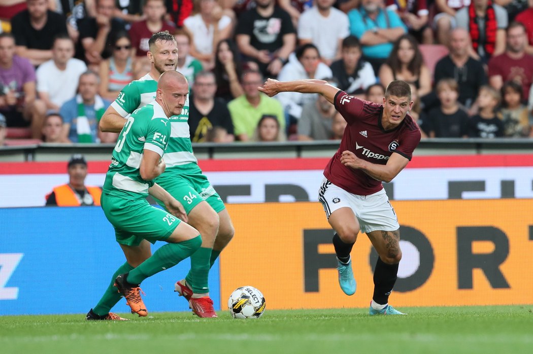 Ještě před utkáním Sparta - Bohemians se do sebe pustili hooligans obou táborů