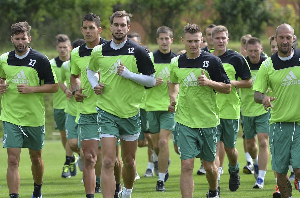 Milan Švenger na tréninku se svými novými spoluhráči.