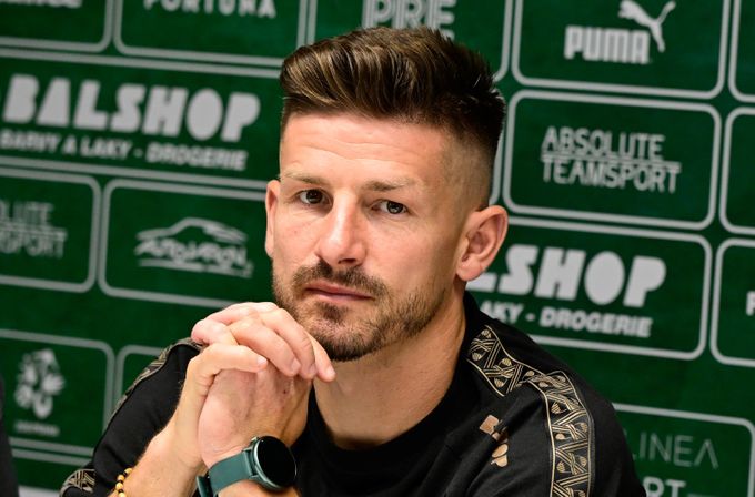 Pilař nechtěl o Hradci ani mluvit, naštvaný je na trenéra. Nové angažmá si zařídil sám Pilař nechtěl o Hradci ani mluvit, naštvaný je na trenéra. Nové angažmá si zařídil sám