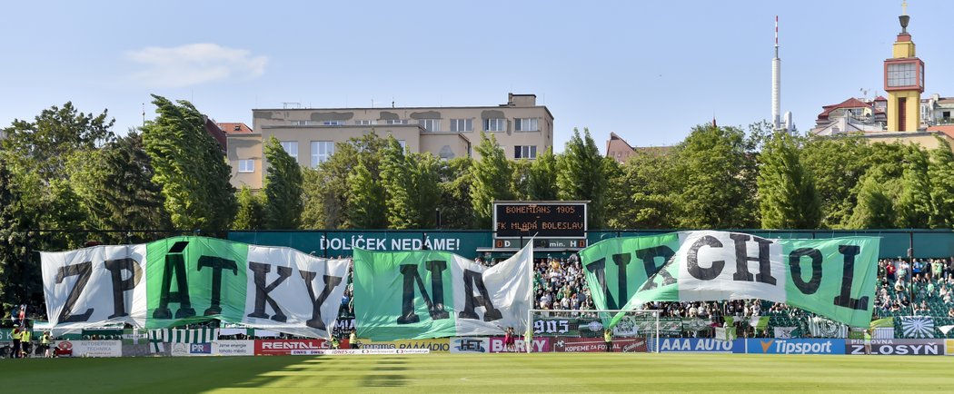  Choreo fanoušků Bohemians před utkáním