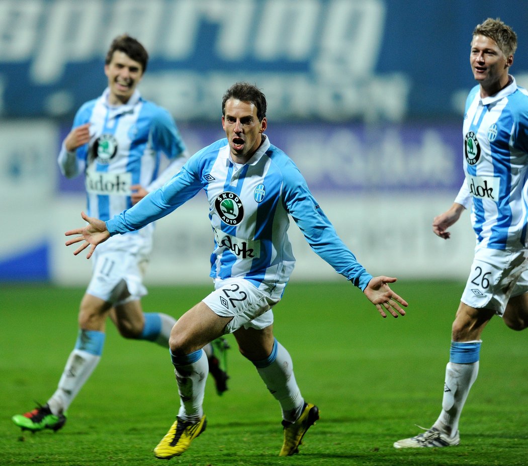 Fotbalisté Mladé Boleslavi se radují z druhého gólu
