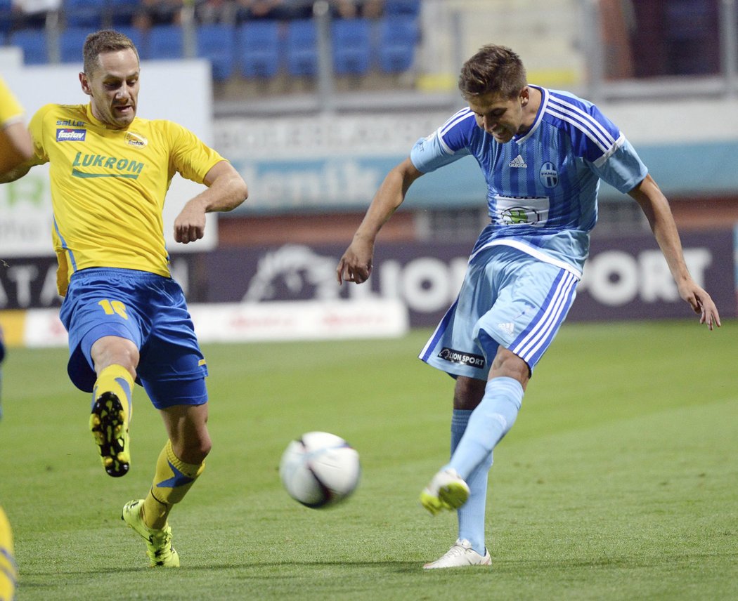 Róbert Matějov (vlevo) a Aleš Čermák v utkání Mladá Boleslav - Fastav Zlín