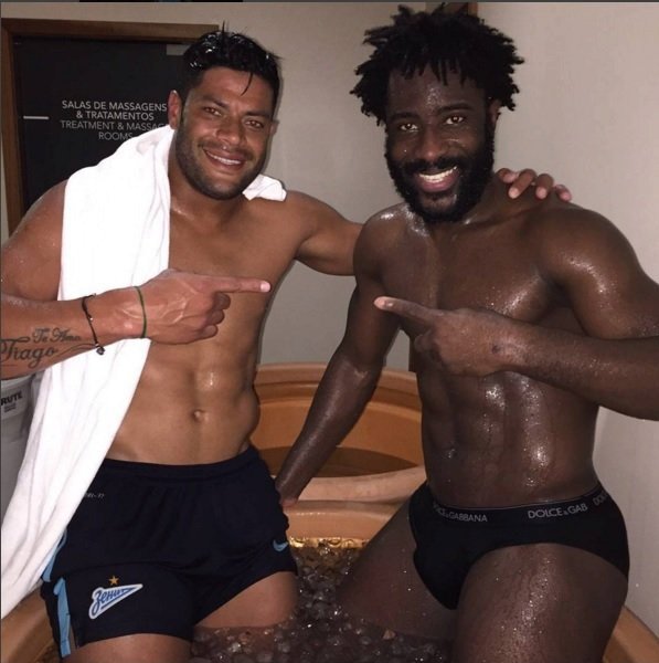 Wilfried Bony se vyfotil ve vířivce s Hulkem