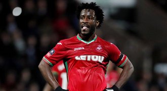 Swansea přišla o bijce. Bony v sezoně dohrál, musí na operaci