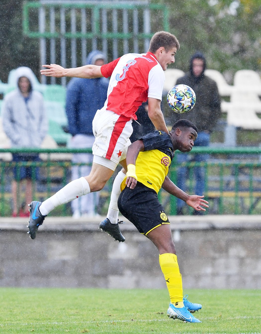 Moukoko si zahrál i UEFA Youth League proti Slavii