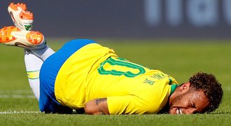 Neymar před MS září. Ztrestal brutální Rakušany, zesměšnil obránce