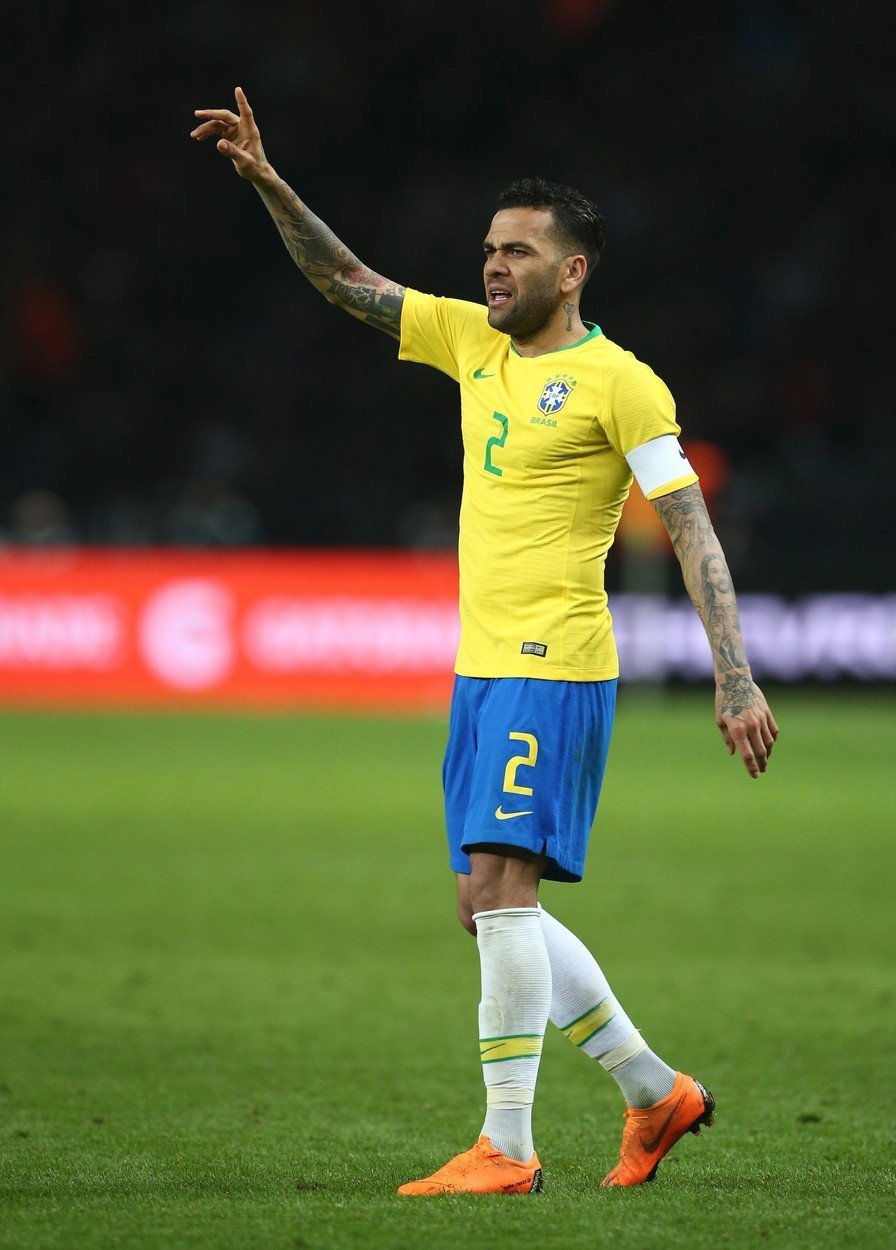 Obránce Dani Alves bude brát v Barceloně podle neoficiálních informací jedno euro týdně.