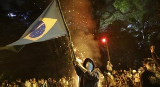 Násilí během Poháru FIFA: Protesty v ulicích turnaj neohrozí