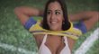 Larissa Riquelme v reklamě brazilské značky dresů Rota Do Mar