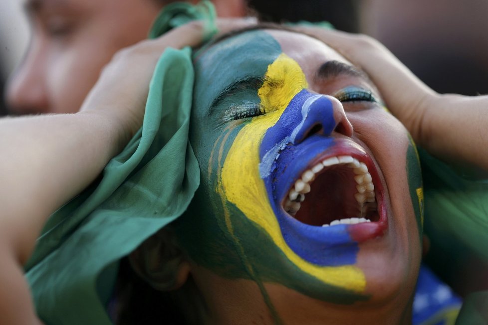 Němci rozmetali brazilský sen o zlatu z domácího fotbalového šampionátu sedmi góly.