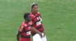 Ronaldinho se mstí fanouškům Vasco de Gama tím, že naznačuje, že jim čůrá na trávník