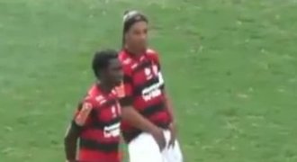 VIDEO: Čůraldinho! Hvězdný Ronaldinho provokoval fanoušky