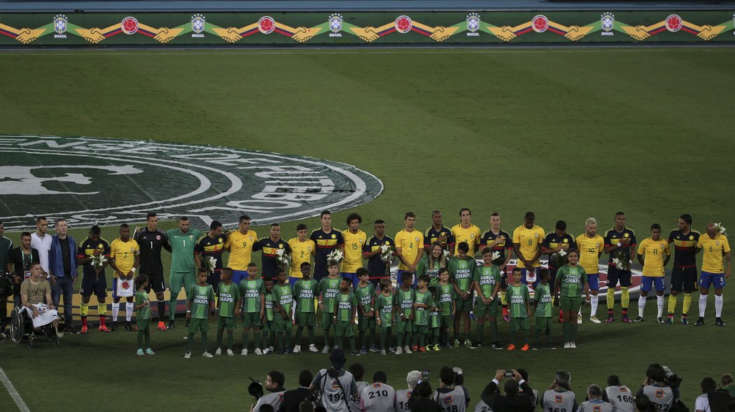 Utkání mezi Brazílií a Kolumbií se odehrálo jako benefice po letecké tragédii Chapecoense