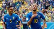 Radost brazilských fotbalistů po brance do sítě Kostariky