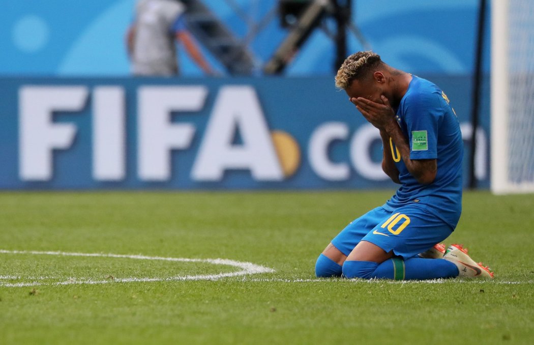 Brazilský útočník Neymar po utkání s Kostarikou podlehl emocím a rozplakal se
