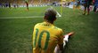 Brazilský ptočník Neymar v zápase s Kamerunem, kde zazářil dvěma góly