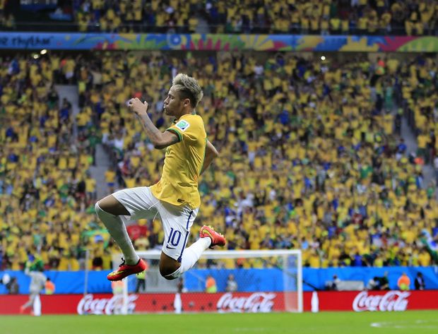Neymar pálí! Brazilský útočník vstřelil Kamerunu dvě branky a dostal se do čela tabulky střelců MS Neymar pálí! Brazilský útočník vstřelil Kamerunu dvě branky a dostal se do čela tabulky střelců MS