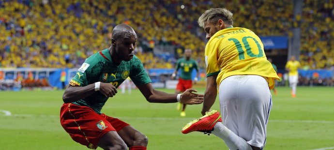 Když kouzlí Neymar. Takové finty předvedla brazilská hvězda proti Kamerunu