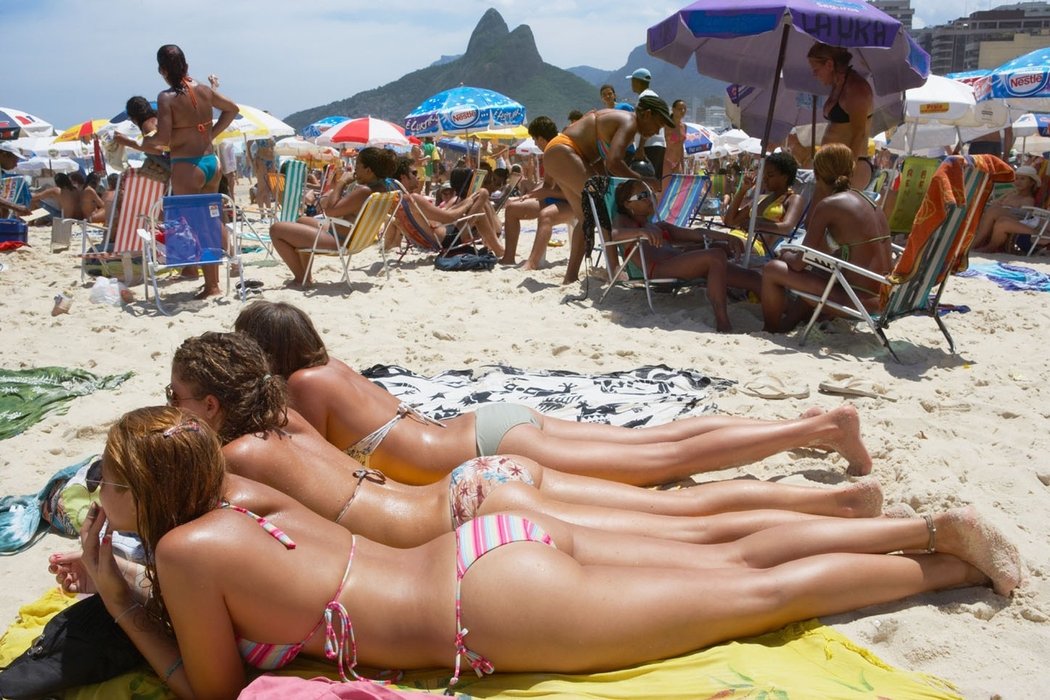 Fotbalový šampionát v Brazílii? Vedle skvělých zápasů se fanoušci mohou těšit na krásné Brazilky na prosluněných plážích