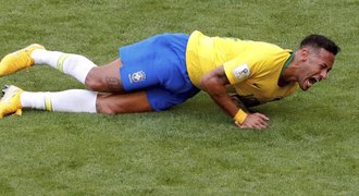 Zraněný Neymar do Česka nepřijede. Brazilec bude mimo dva měsíce