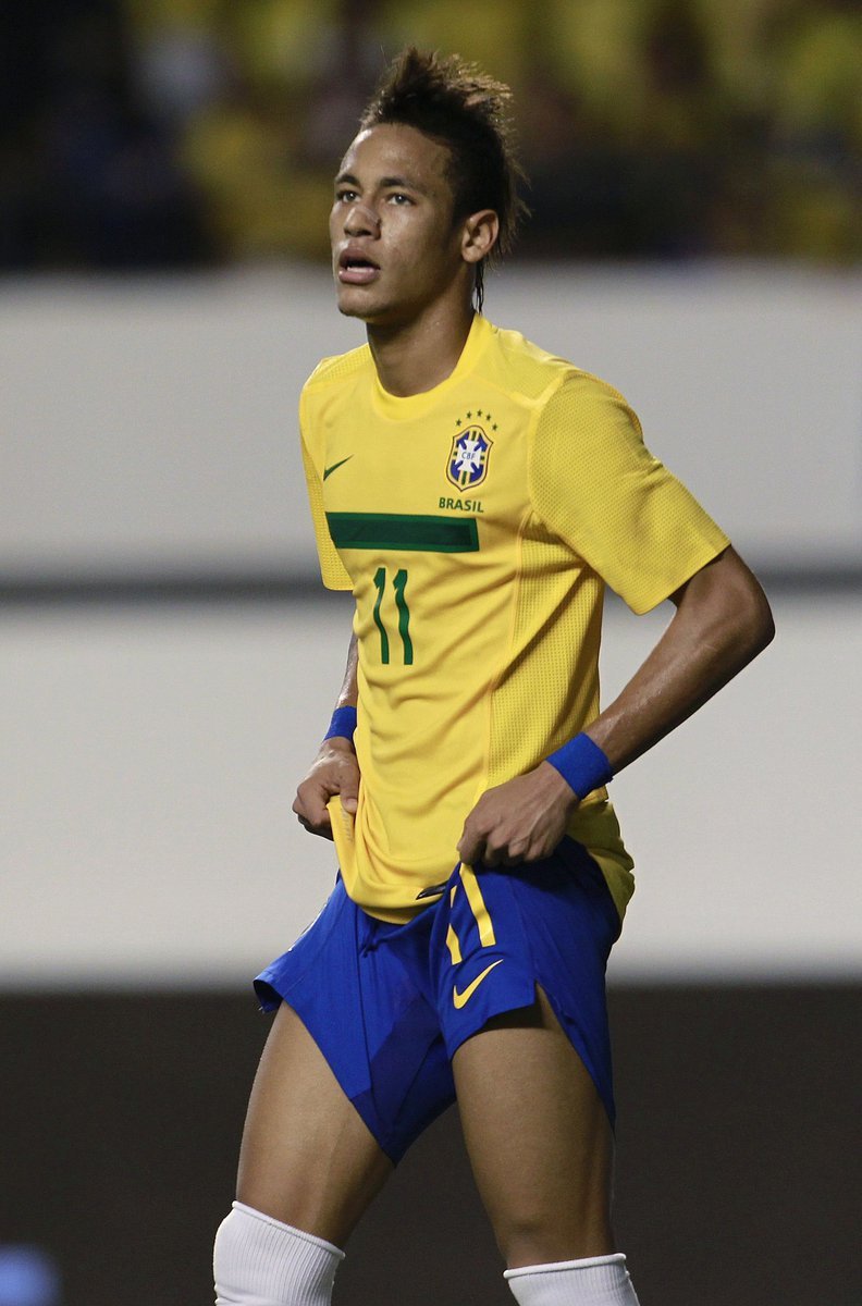 Brazilec Neymar při zápase proti Argentině