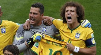 VIDEO: Jsi tu s námi! Hráči Brazílie při hymně drželi Neymarův dres