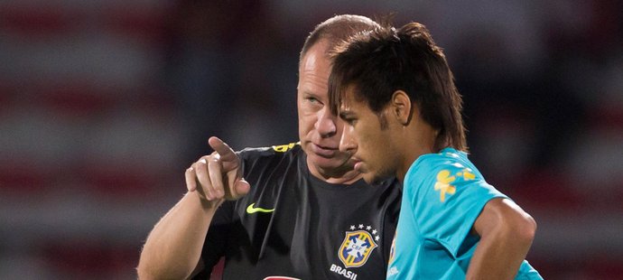 Na brazilskou hvězdu Neymara domácí fanoušci při utkání reprezentace bučeli, hráč byl hodně zklamaný