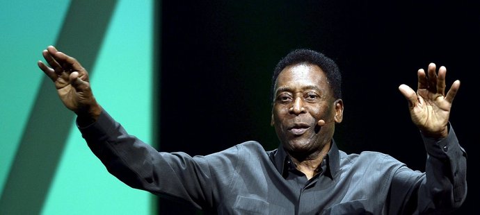 Fotbalová legenda Pelé musel být hospitalizován.