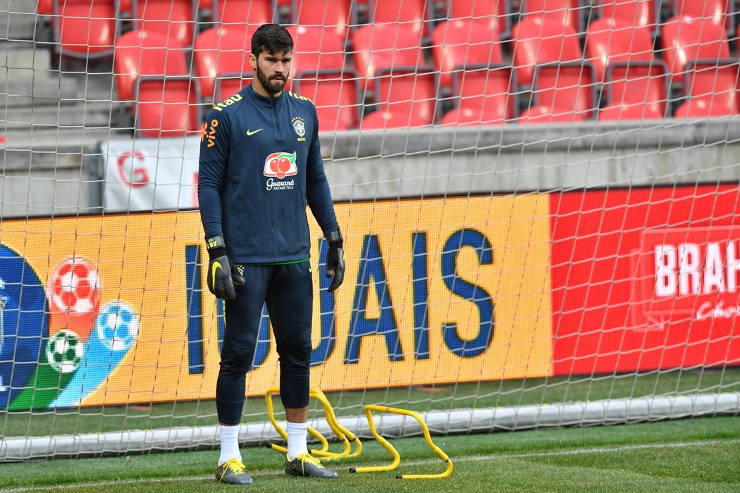 Gólman Liverpoolu Alisson na tréninku brazilské reprezentace