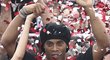 Hvězda je zpátky. Ronaldinho se vrátil z Evropy domů, od jara bude oblékat dres Flamenga. Na stadion ho přišlo přivítat 20 tisíc fanoušků