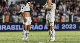 Pelé, Neymar... A teď nižší soutěž. Slavný Santos poprvé v historii spadl Pelé, Neymar... A teď nižší soutěž. Slavný Santos poprvé v historii spadl