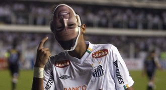 Neymar slavil gól se svou maskou, dostal červenou