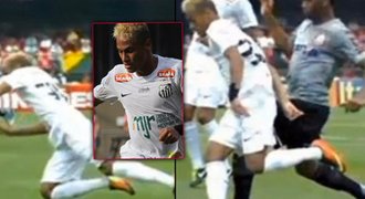 Neymar neumí filmovat! Brazilec předstíral pád a byl vyloučen