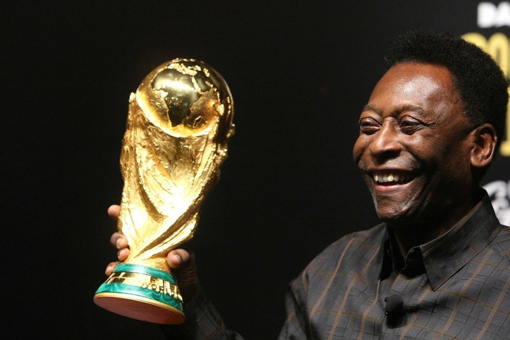 Legenda světového fotbalu Pelé byl zase převezen do nemocnice