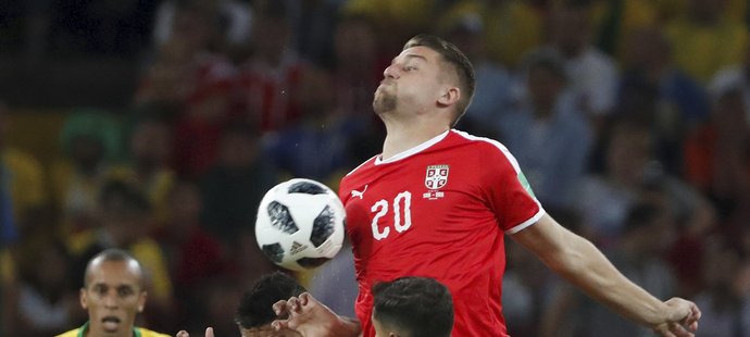 Sergej Milinkovič-Savič se vznáší nad brazilskými kanárky